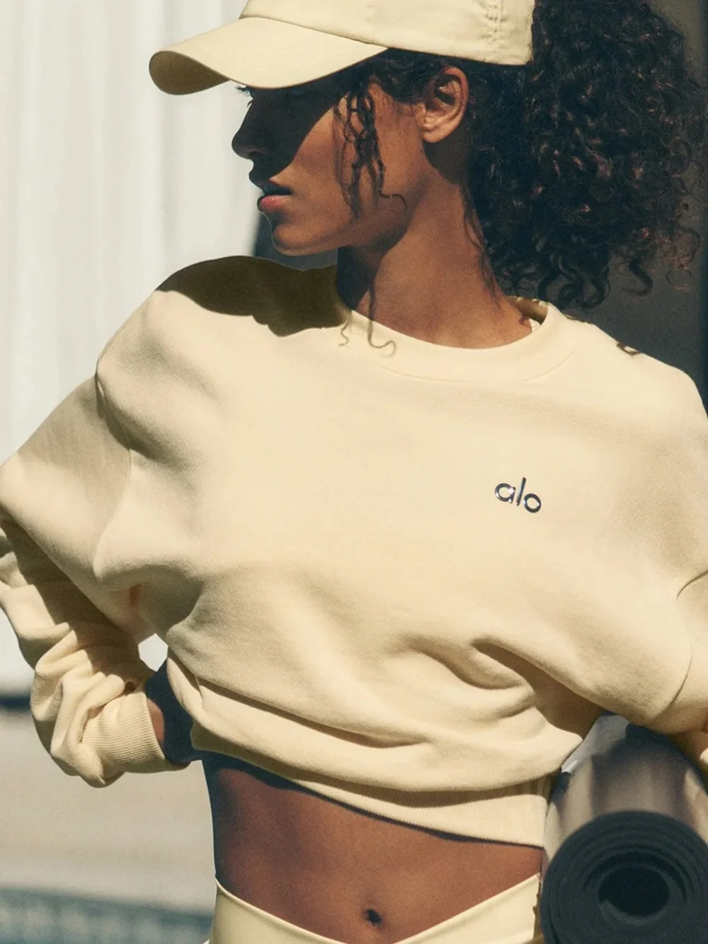 Alo Candlelight yellow- women’s Cropped Accolade Crewneck